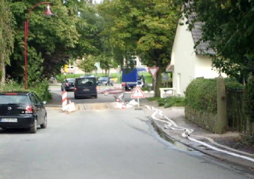 Abpumpen-Brgerpark-offenes Bachbett Schmiedestrae -Momentaufnahme aus Film