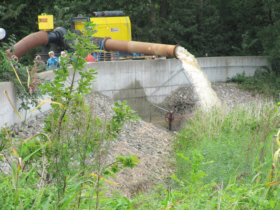 Ingrid Hochwasser groe Pumpe