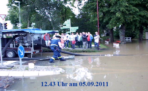 Vorbereitungen fr das Abpumpen am Sderrholm beginnen -12.43 Uhr-Momentaufnahme aus Film